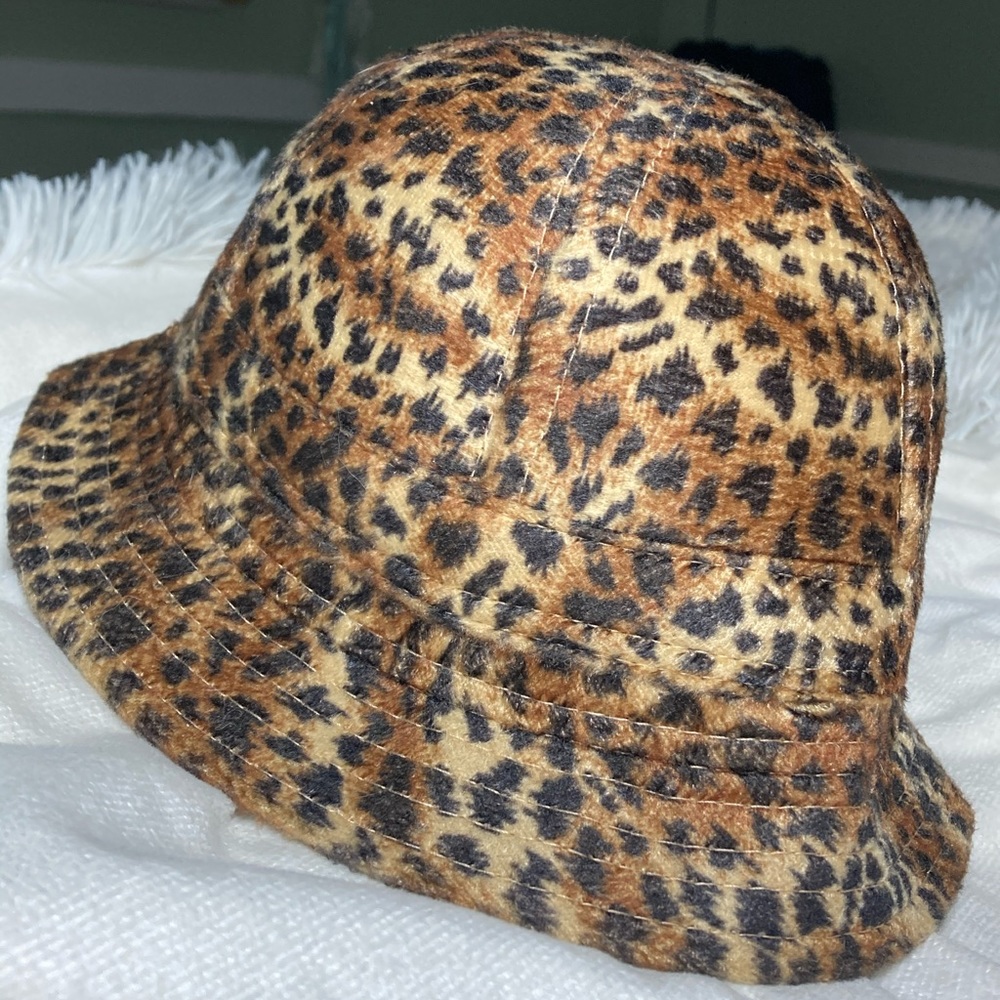 Kids Rinco Leopard Bucket Hat (ages 5+).